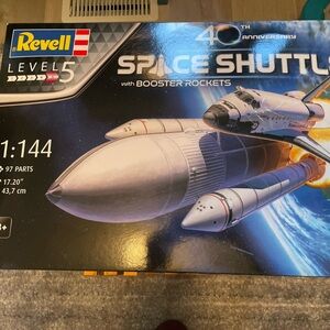 NEW SEALED REVELL LEVEL 5 40TH ANNIVERSARY SPACE SHUTTLE BOOSTER ROCKETS